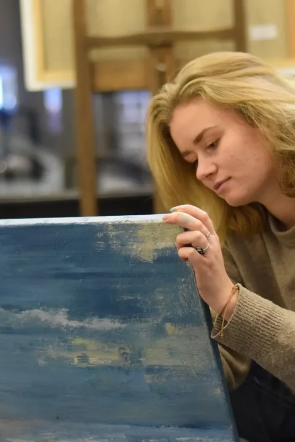 claire-prevost-artiste-figuratif-contemporain-bleue-2025-2